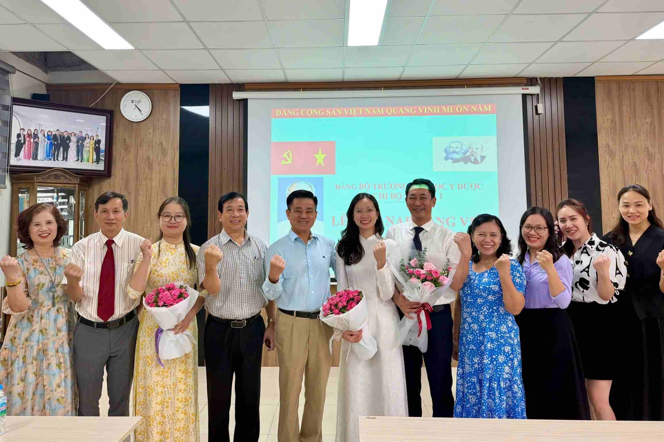 Chi bộ Y khoa I, Trường Đại học Y Dược kết nạp 04 đảng viên mới trong tháng 7